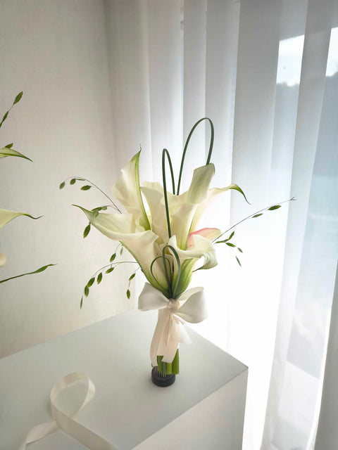 Calla Poise โ Calla Lily Korean Style Posy Bouquet