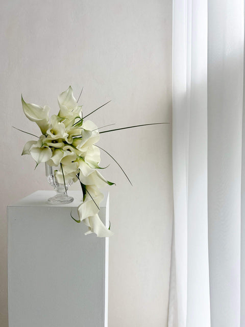 Calla Ara – Cascading Calla Lily Bridal Bouquet (Arm Style)